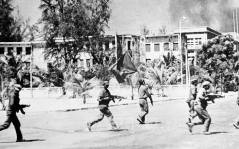 Il periodo del declino e la colonizzazione francese