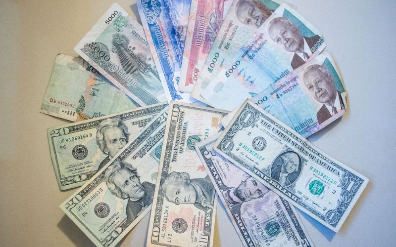 Dollaro e valuta cambogiana