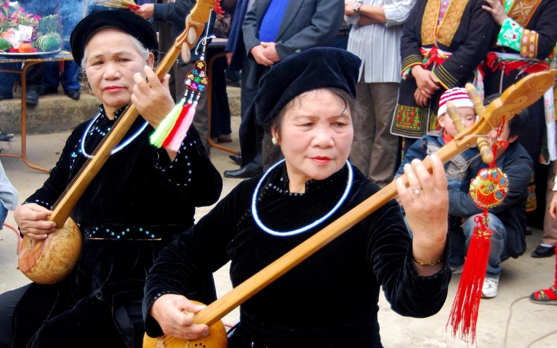 Costumi tradizionali dei Tay e Nung