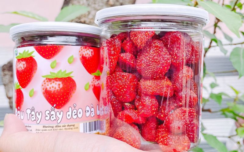 Fragole Fresche e Cachi Essiccati