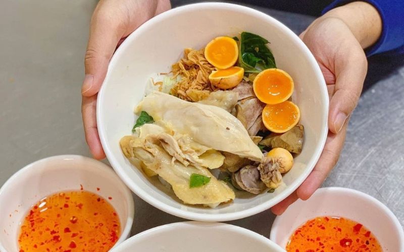 Sfoglie di Riso con Interiora di Pollo