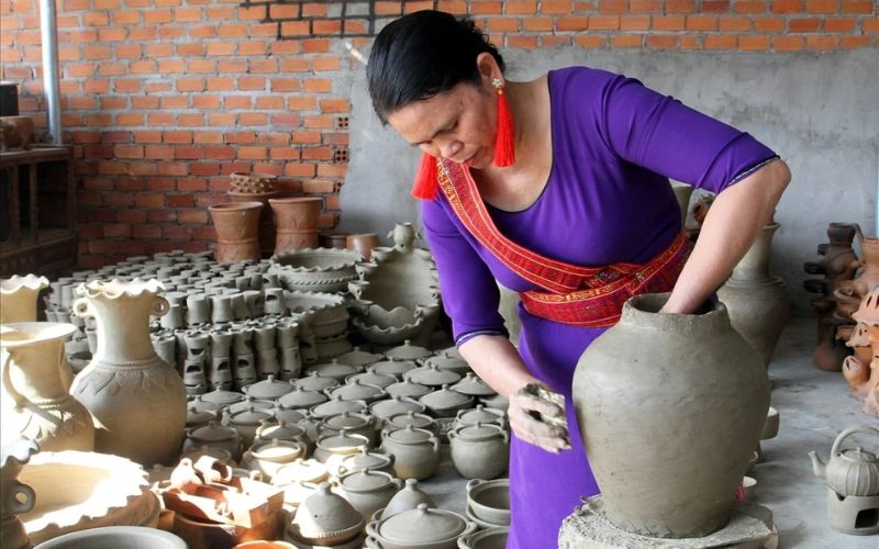 Le Origini dell'Arte della Ceramica di Bau Truc