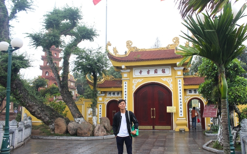 Due livelli di tetto della Pagoda di Tran Quoc