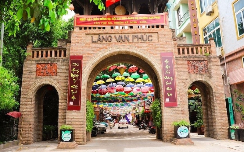 Porta al villaggio della seta di Van Phuc