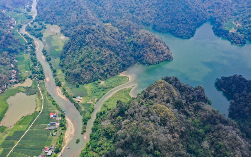 Fiume Nang e canyon calcarei