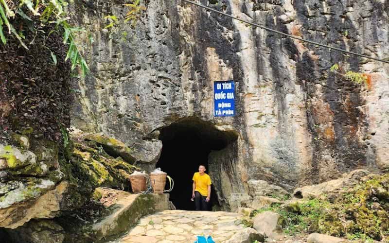 Visita alla grotta di Ta Phin