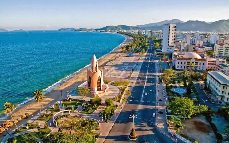 Passeggiata sul lungomare Tran Phu