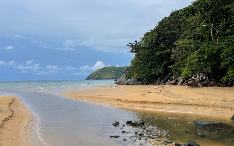 La spiaggia di Suối N&oacute;ng