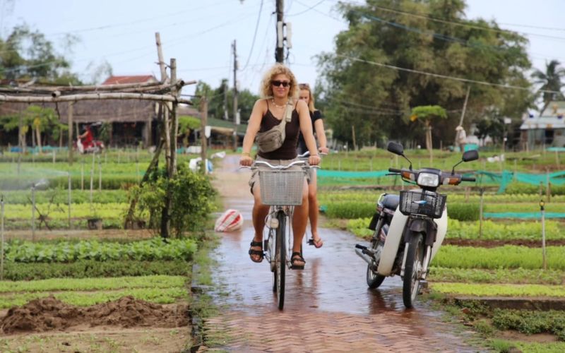 Il giro in bicicletta tra i campi