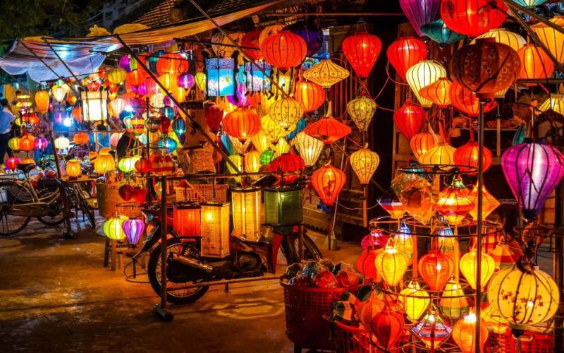 Esplorare il mercato notturno di Nguyễn Ho&agrave;ng