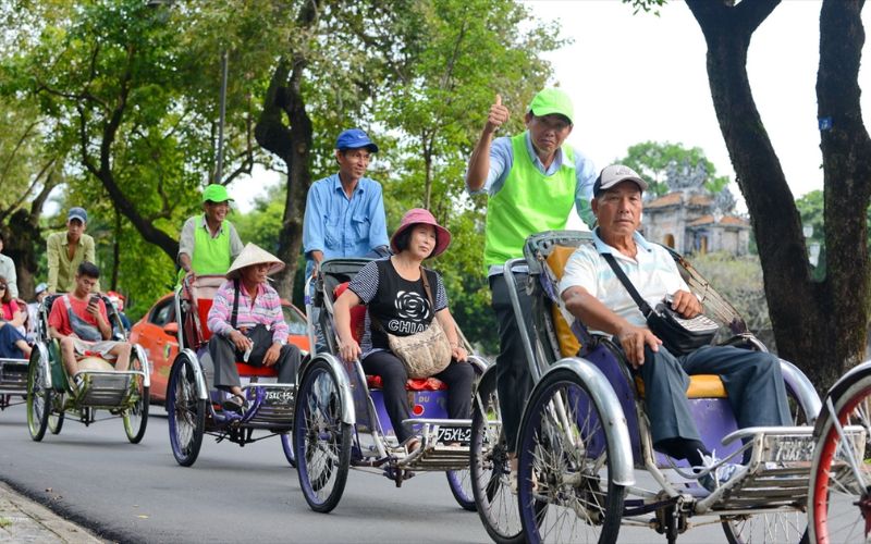 Giro in ciclo-risci&ograve; per il centro storico