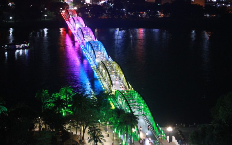Il Ponte Trang Tien