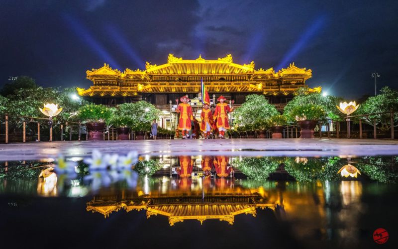 La Citt&agrave; Imperiale di Hue di notte