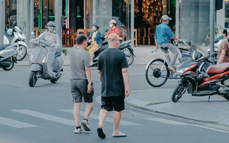 Attraversare la strada in Vietnam