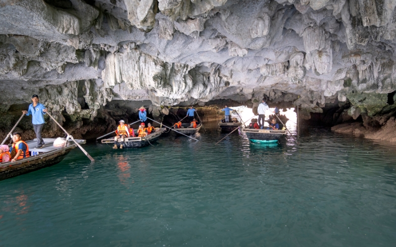 Estate nella baia di Halong