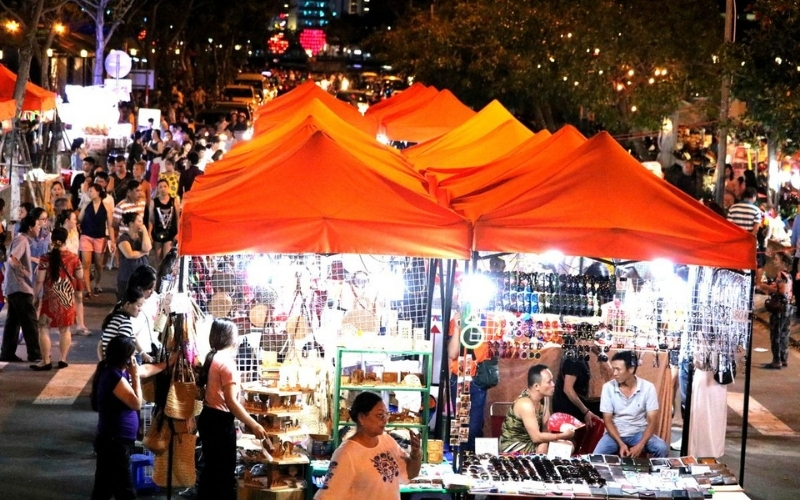 Il mercato notturno di Son Tra