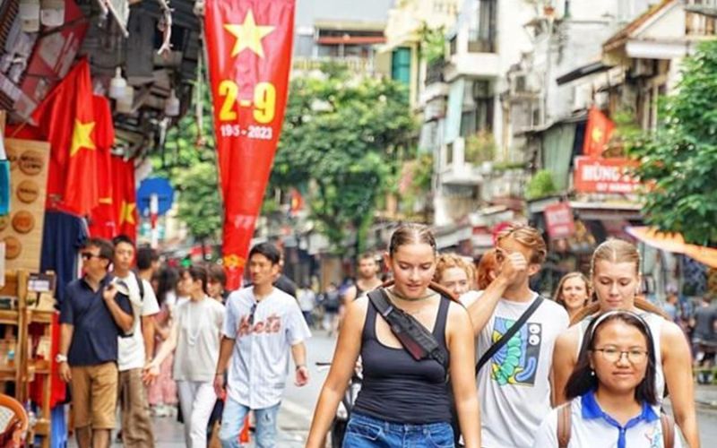 Il tragitto e il lavoro degli italiani in Vietnam