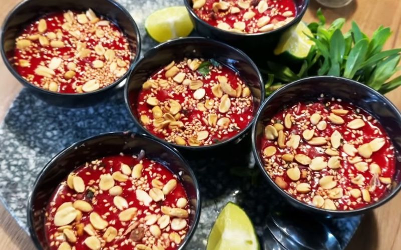 Piatti a base di sangue e frattaglie crude