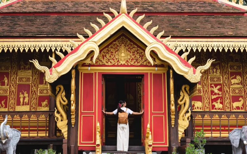 Come vestirsi in Laos quando si visitano i templi