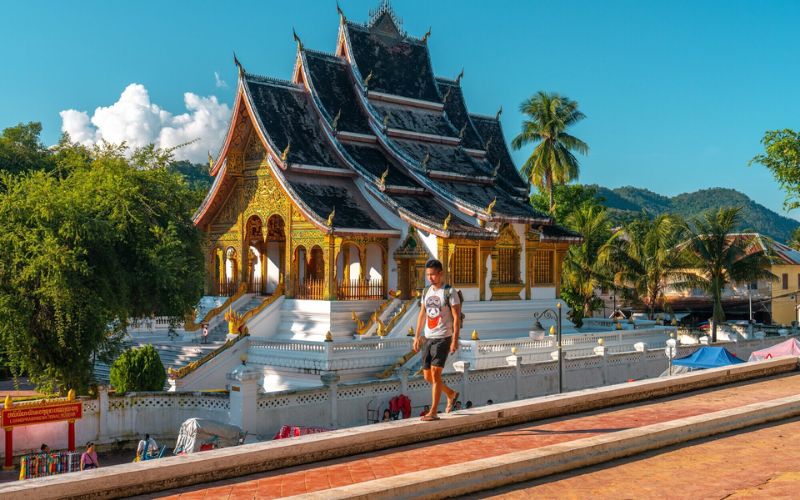 Rispetto per testa e piedi in Laos