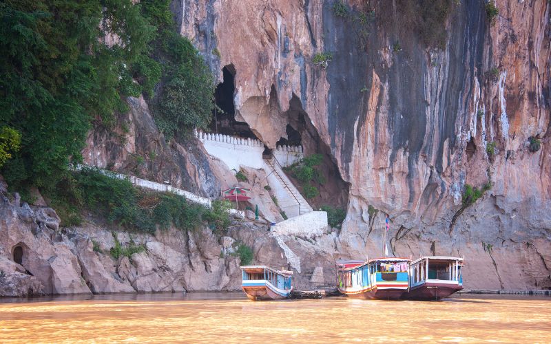 Le grotte di Pak Ou