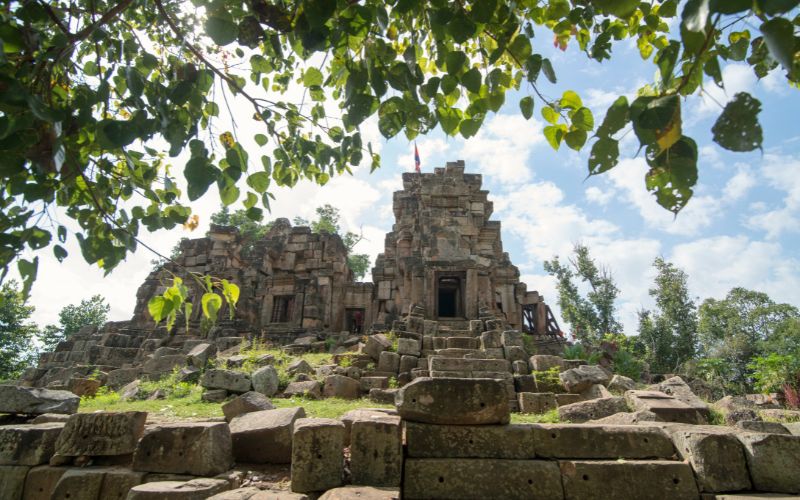 Wat Ek Phnom à Battambang : temple ancien et pagode moderne