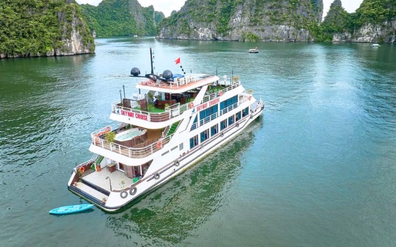 Croisi&egrave;re dans la baie de Lan Ha