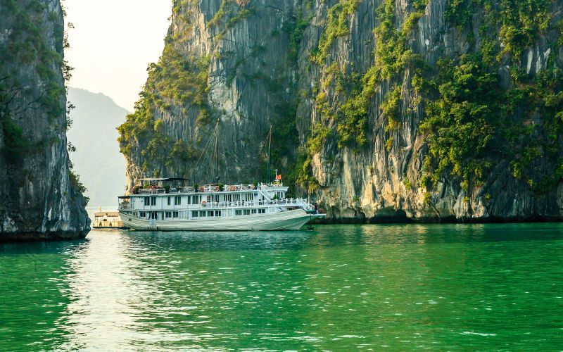 Croisi&egrave;re dans la baie d&rsquo;Halong
