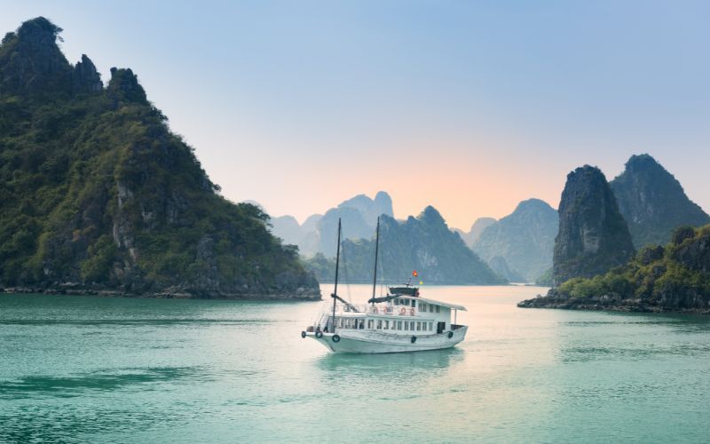 Croisi&egrave;re dans la baie d&rsquo;Halong