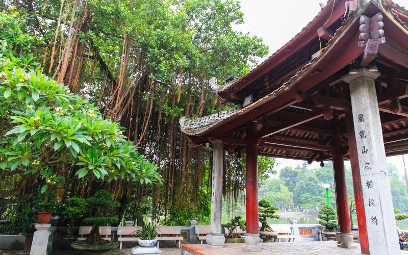 Temple Ngoc Son