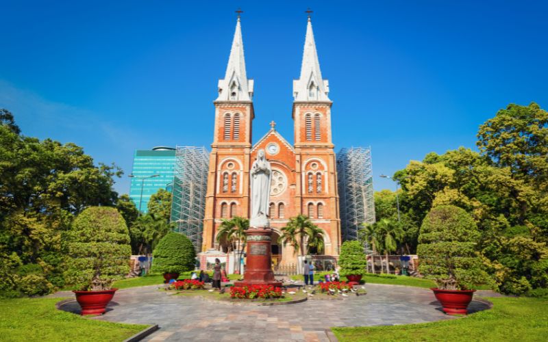 Cathédrale Notre-Dame de Saïgon : tout savoir sur ce monument emblématique