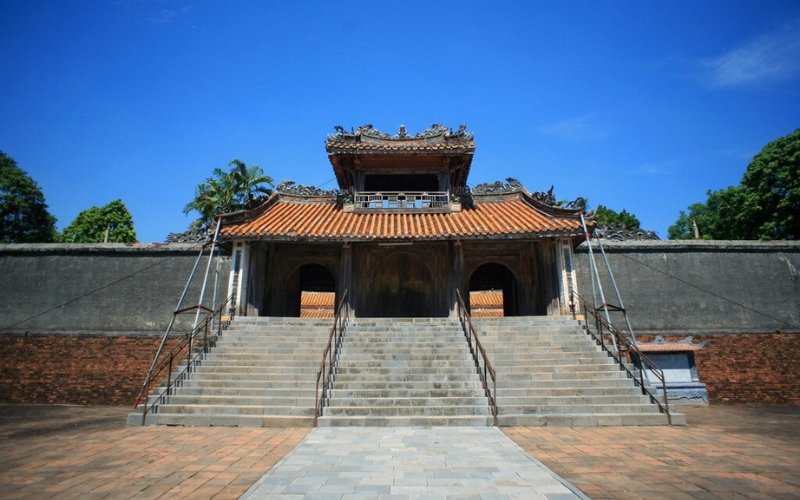 Tombeaux impériaux à Hué