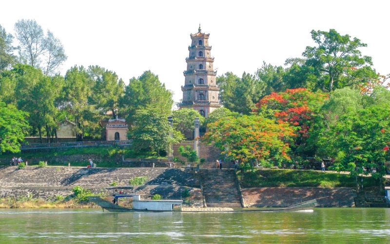 Pagode Thien Mu à Hué : histoire, spiritualité et panorama sur le fleuve