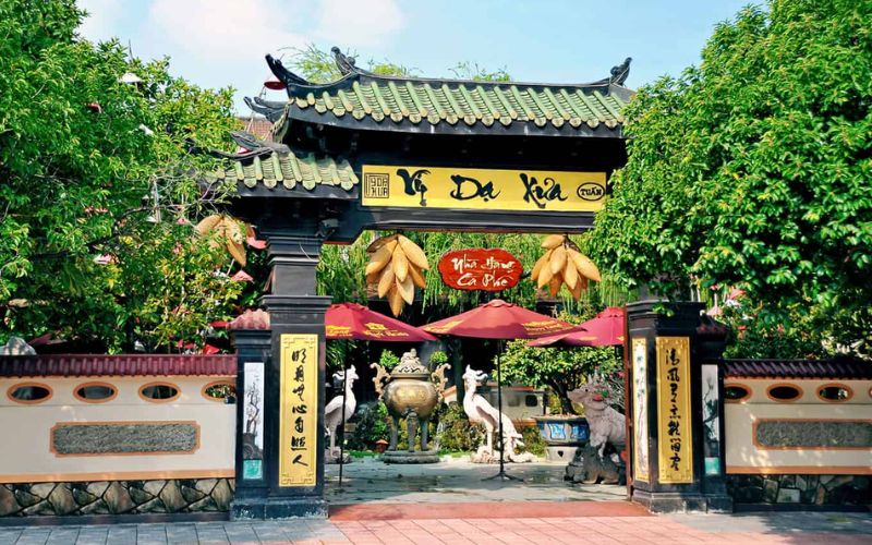 Restaurants &agrave; Hu&eacute;