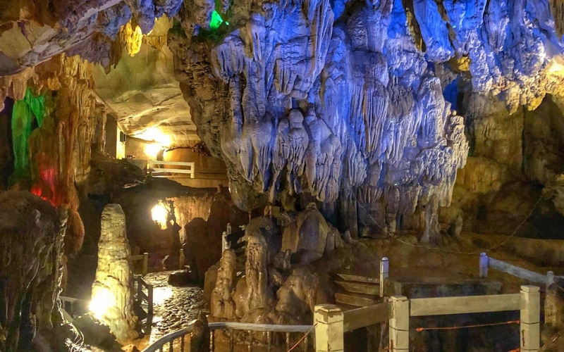Grottes au Laos