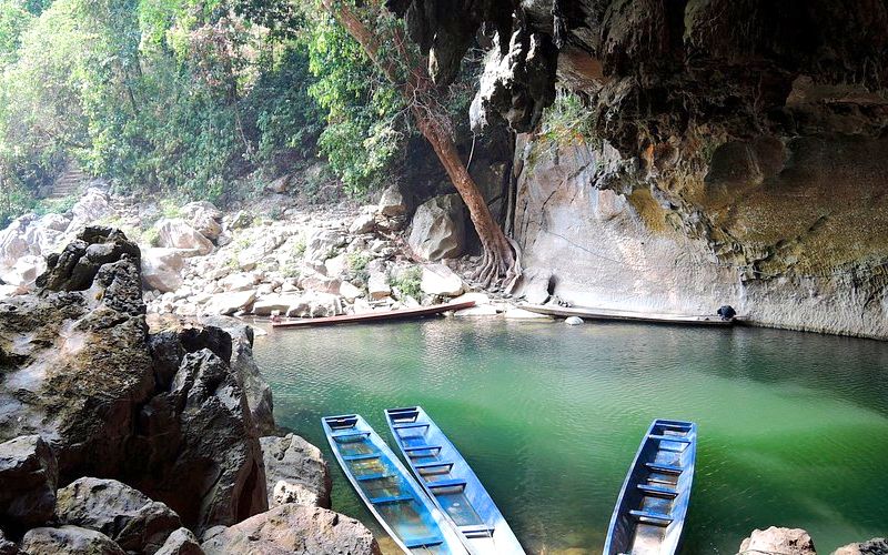 Parc national de Phou Hin Boun au Laos : visiter la grotte de Kong Lor en bateau
