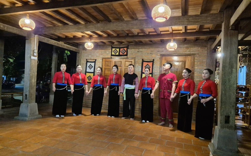 Spectacle de danse à Mai Chau