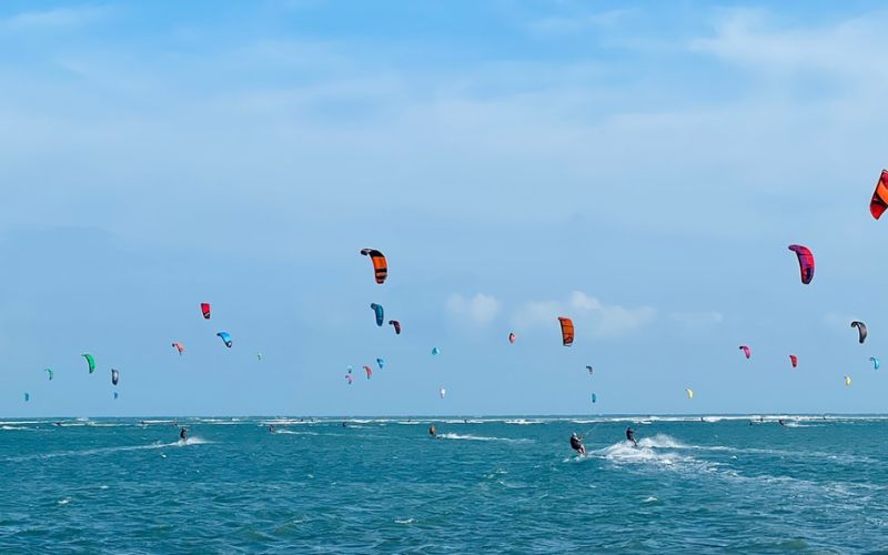 Kitesurf à Mui Ne : le guide de la capitale du vent au Vietnam