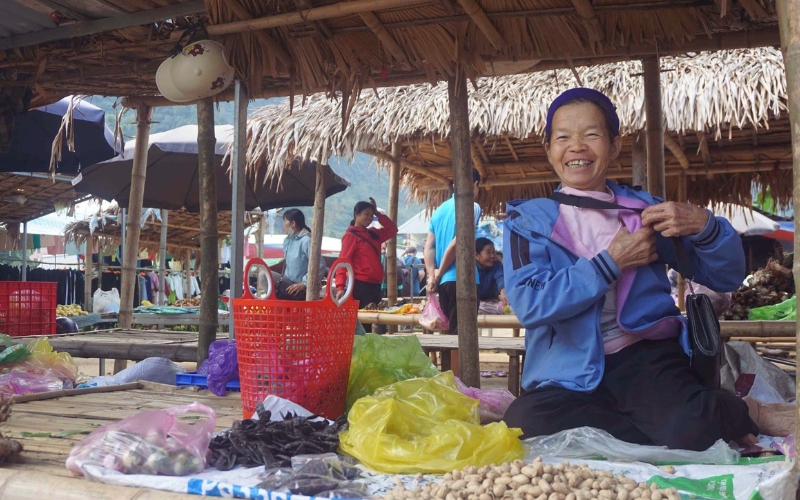 Marché hebdomadaire de Pho Doan