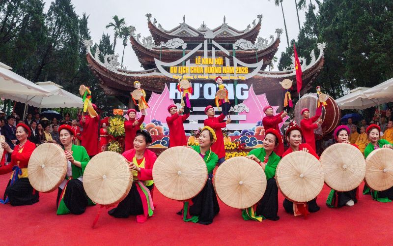 F&ecirc;te de la Pagode des Parfums (Ch&ugrave;a Hương)
