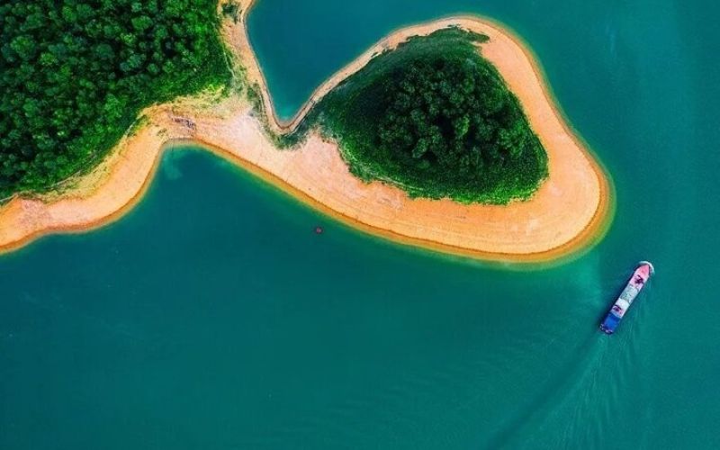 Lac Thac Ba