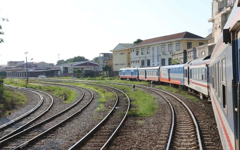 Distance et dur&eacute;e du trajet en train Hanoi Hu&eacute;