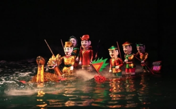 Spettacolo delle marionette sull'acqua: un'esperienza culturale imperdibile