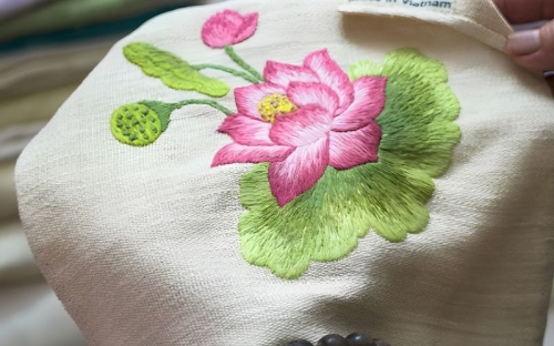 Soie de lotus au Vietnam : découverte d’un artisanat textile unique