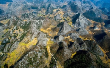 Plateau karstique de Dong Van : paysages extrêmes et culture H'Mong