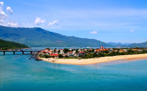 La plage de Lang Co : un havre de paix au Vietnam